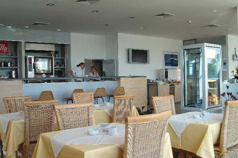 Airport By Ihg Prague
