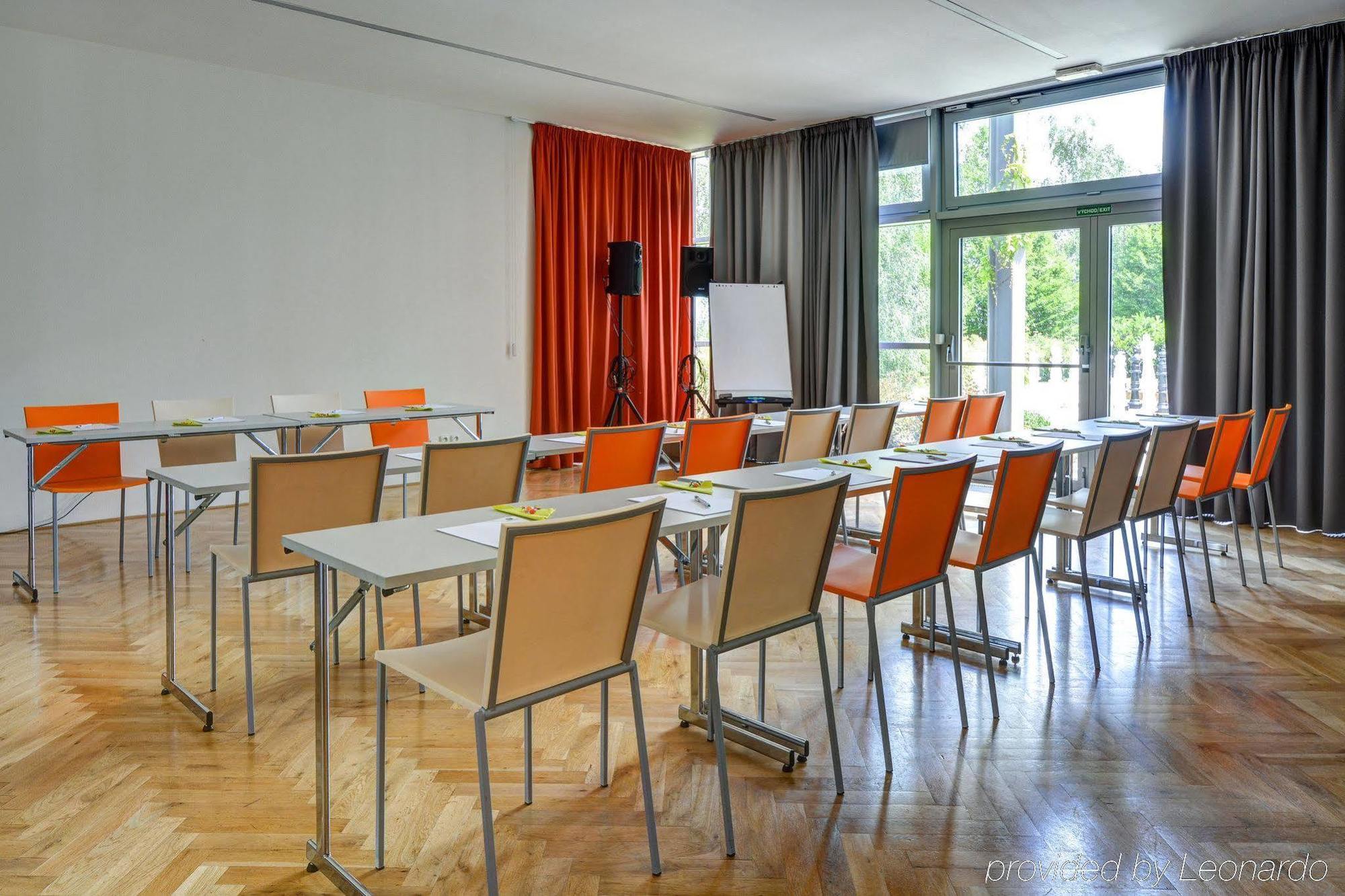 Airport By Ihg Prague