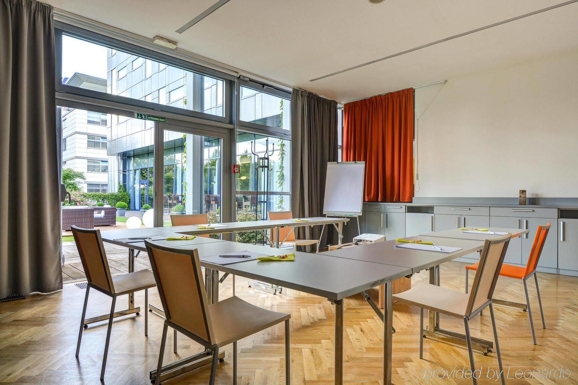Airport By Ihg Prague