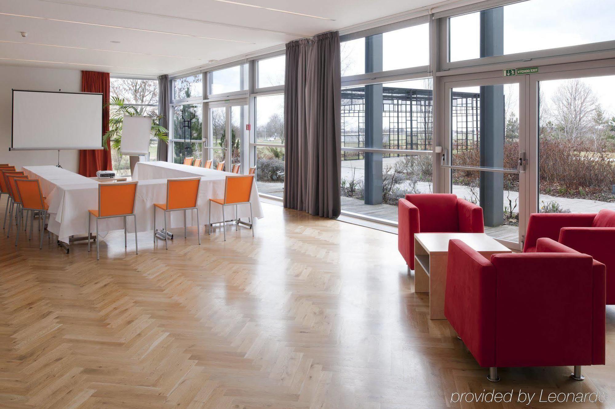 Airport By Ihg Hotel Prague