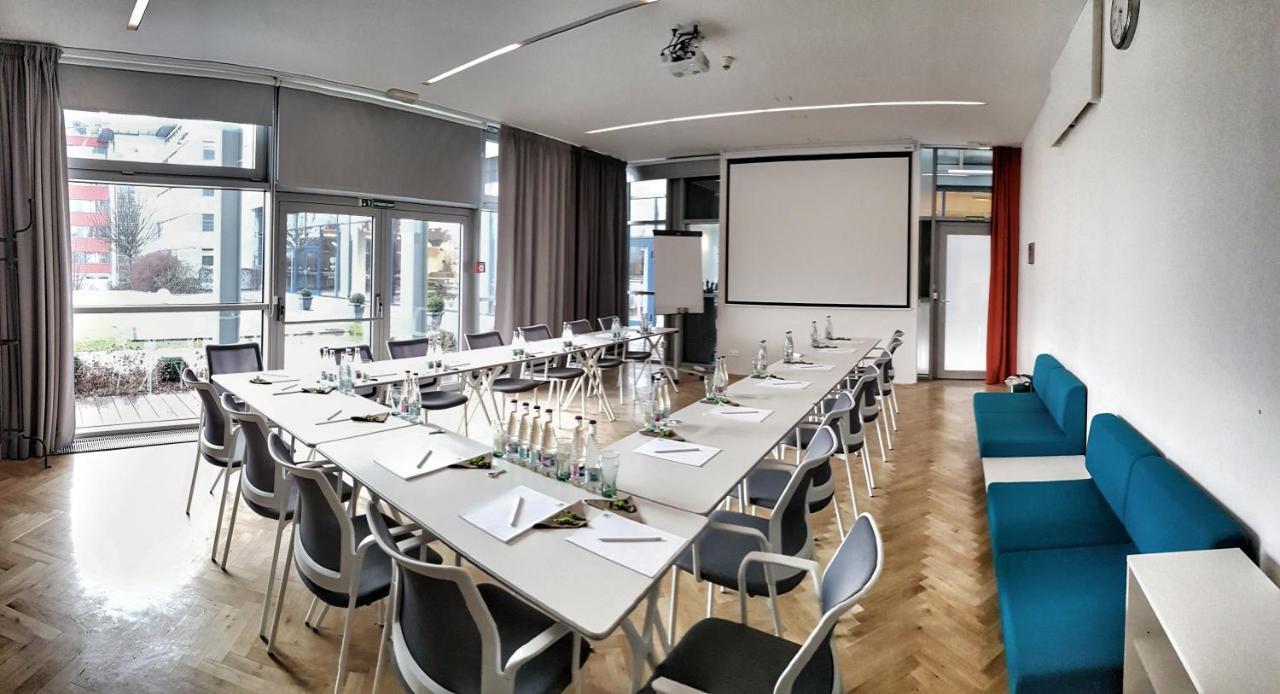 Hotel Airport By Ihg Prague
